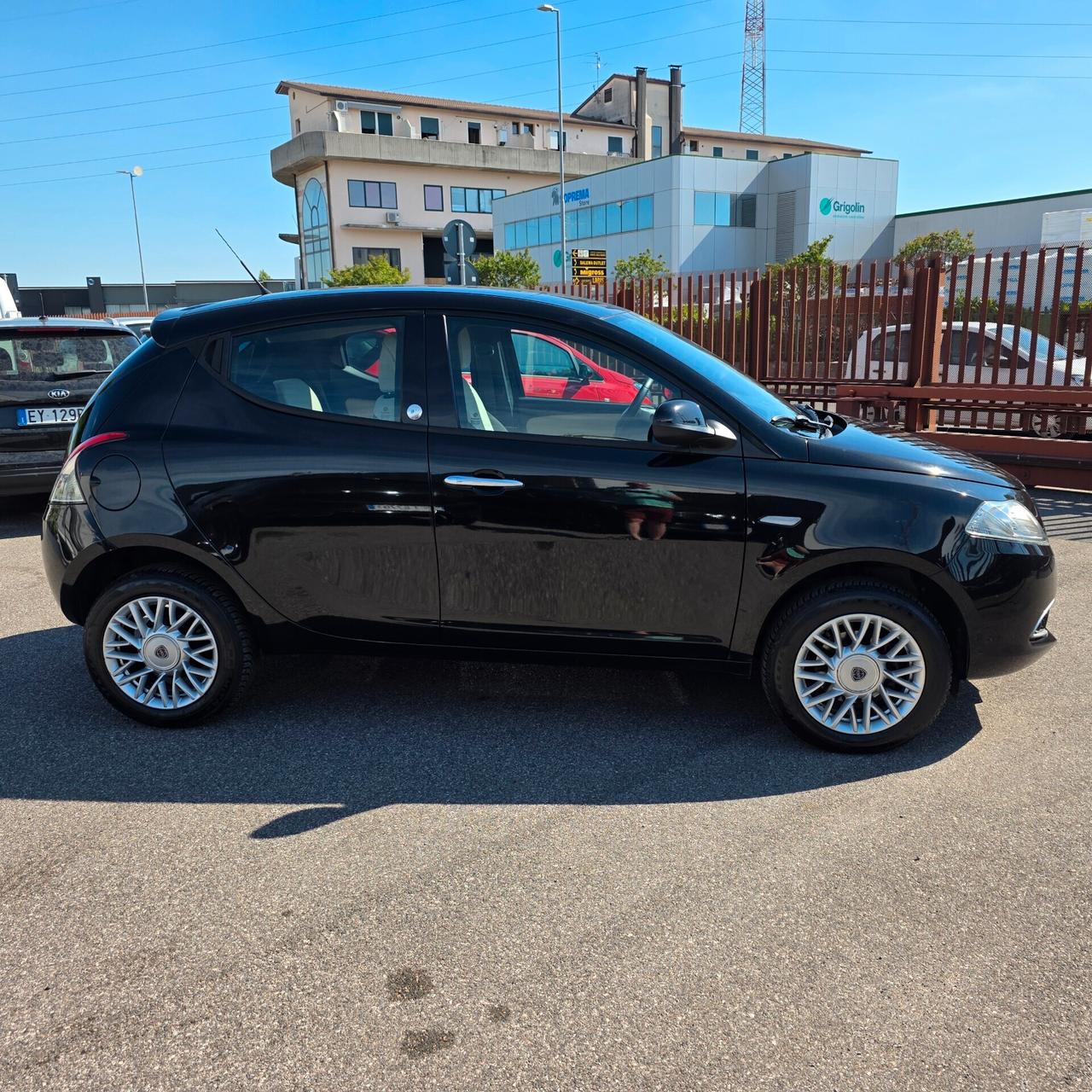 Lancia Ypsilon 0.9 TwinAir 85 CV 5 porte Metano Ecochic Gold