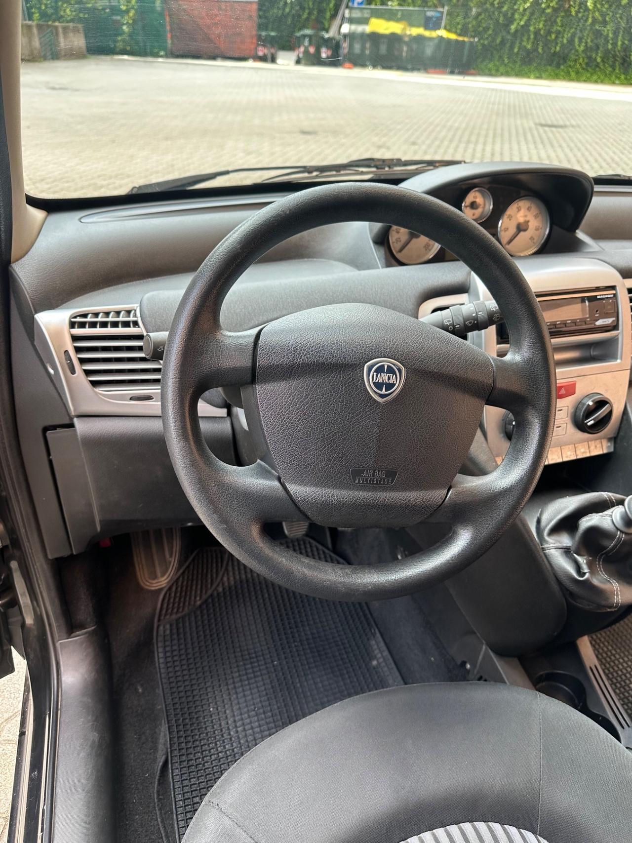 Lancia Ypsilon 1.2 Platino