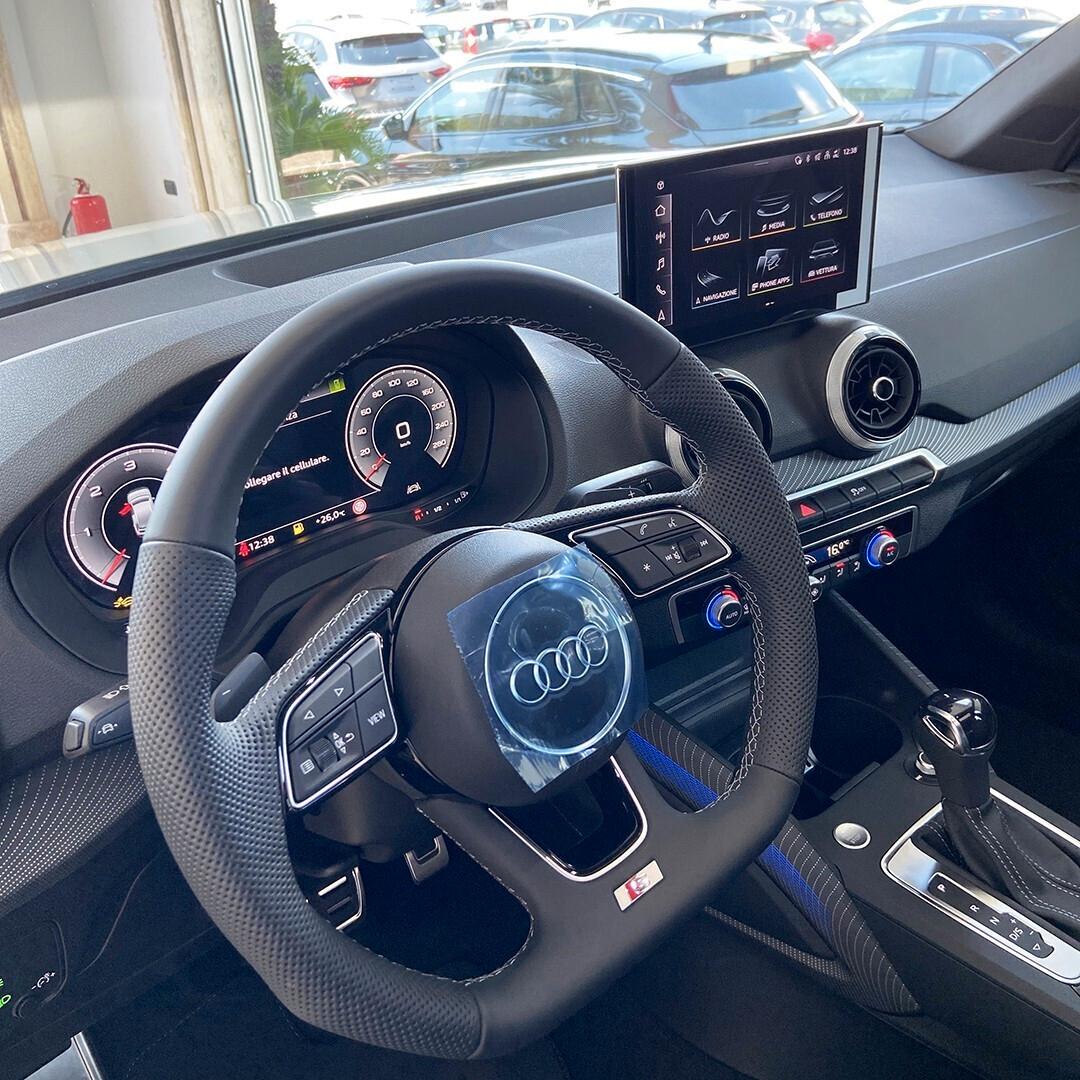 Audi Q2 35 TDI S tronic Identity Black tetto apribile