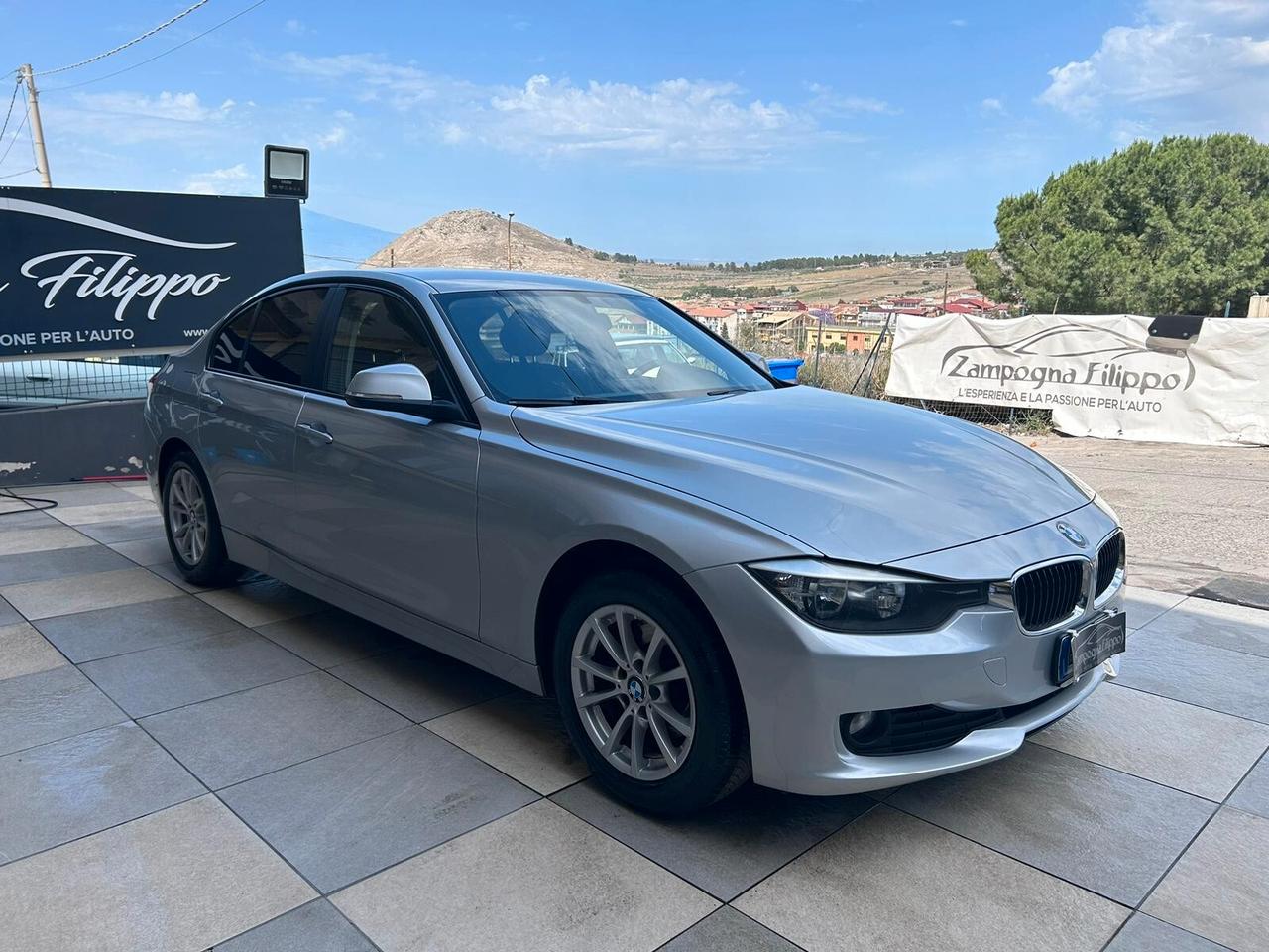 Bmw 318d Business auto 143cv - 2015