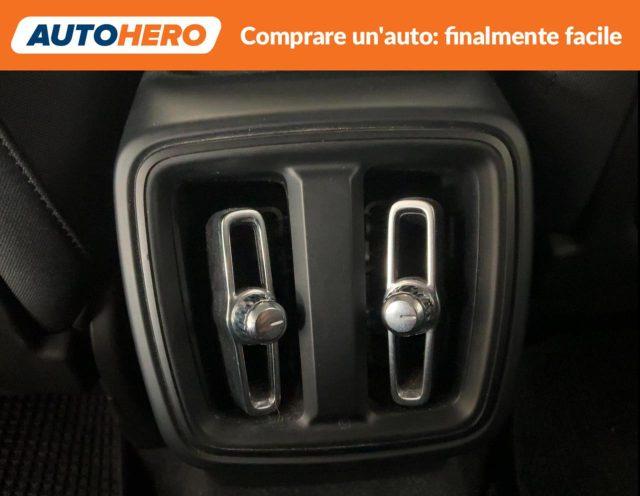 VOLVO XC40 T2 Geartronic Momentum Pro