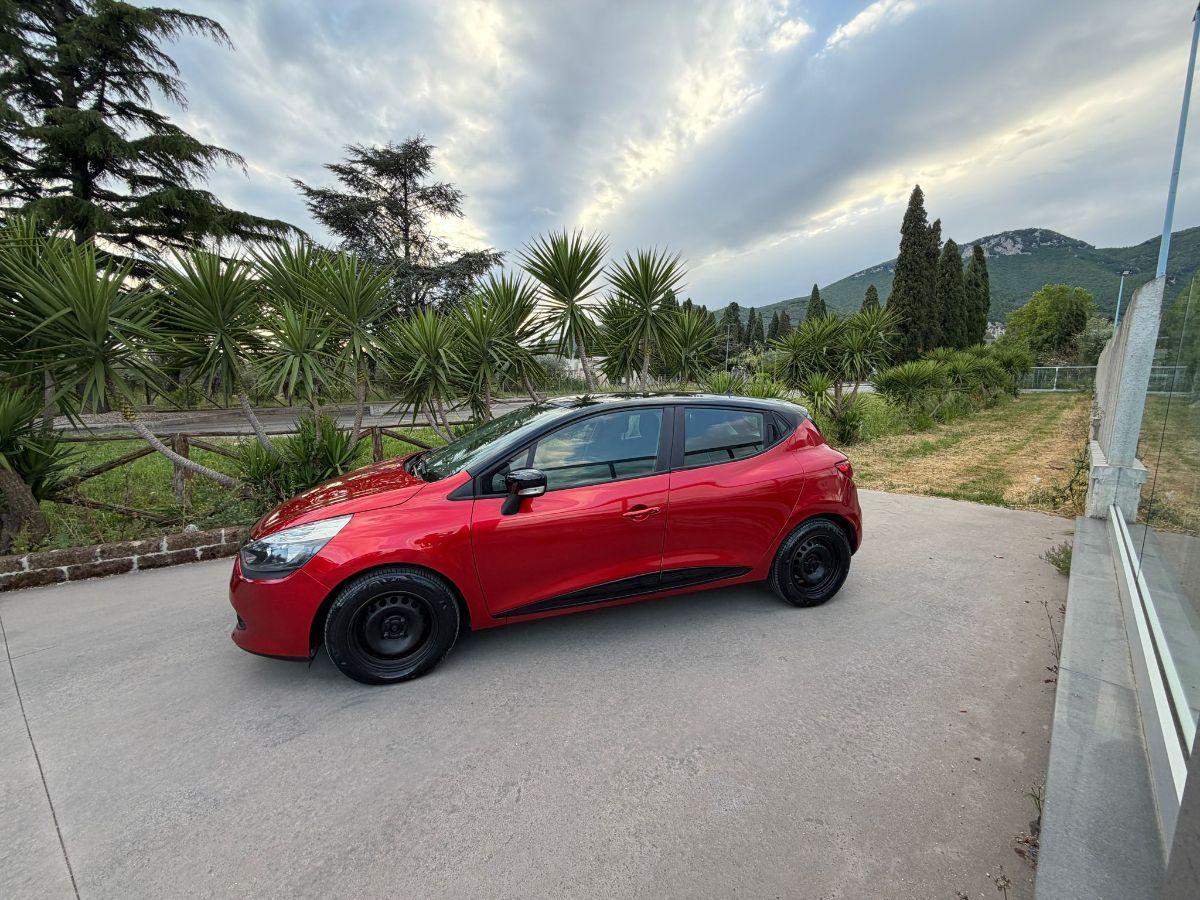 RENAULT - Clio - 1.2 75 CV 5p. Costume National