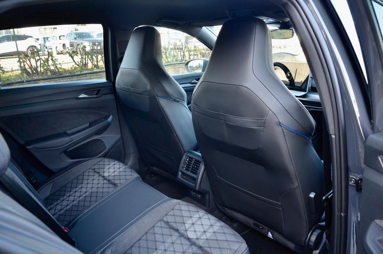 VOLKSWAGEN GOLF 1.5 ETSI R-LINE PLUS 150cv DSG, PARI AL NUOVO, GARANZIA VW, UNICOPROPRIETARIO, UFF ITALIANA, MATRIX, APPLE ANDROID, 18", PERMUTE