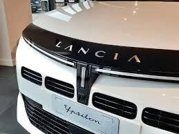 Lancia Ypsilon Hybrid e-DCT