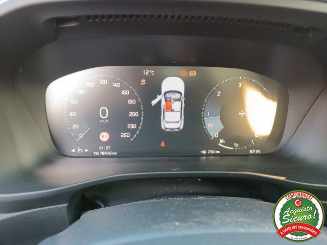 VOLVO XC40 D3 Momentum Navi Pelle Led Tetto Panoramico