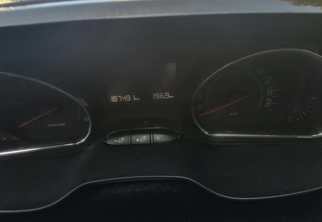 Peugeot 208 1.4 HDi 68 CV 5 porte Allure
