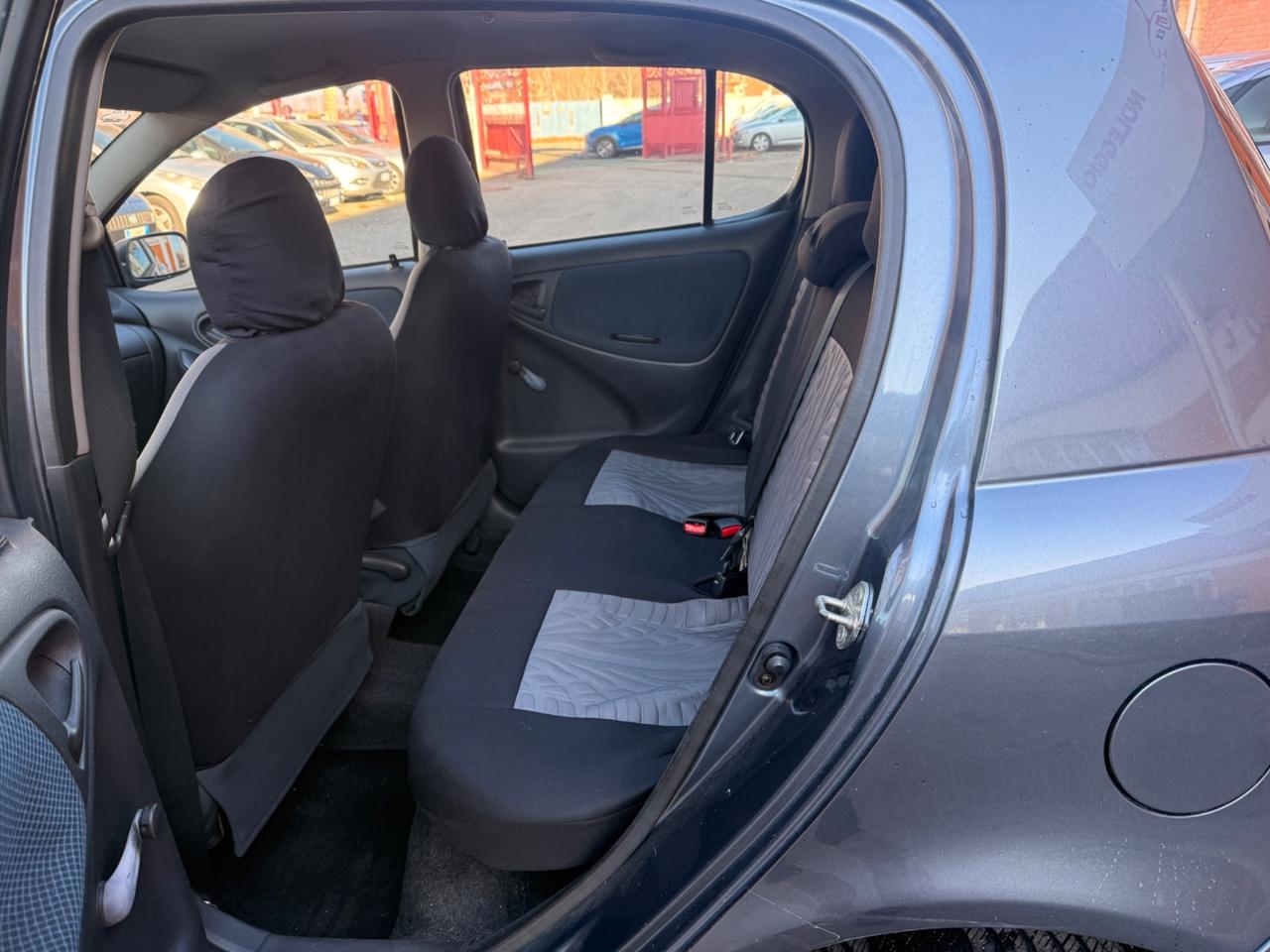 Toyota Yaris 1.0 5 porte