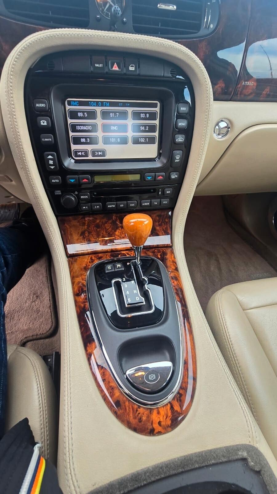 Jaguar XJ6 3.0 V6 cat 235CV A.S.I.