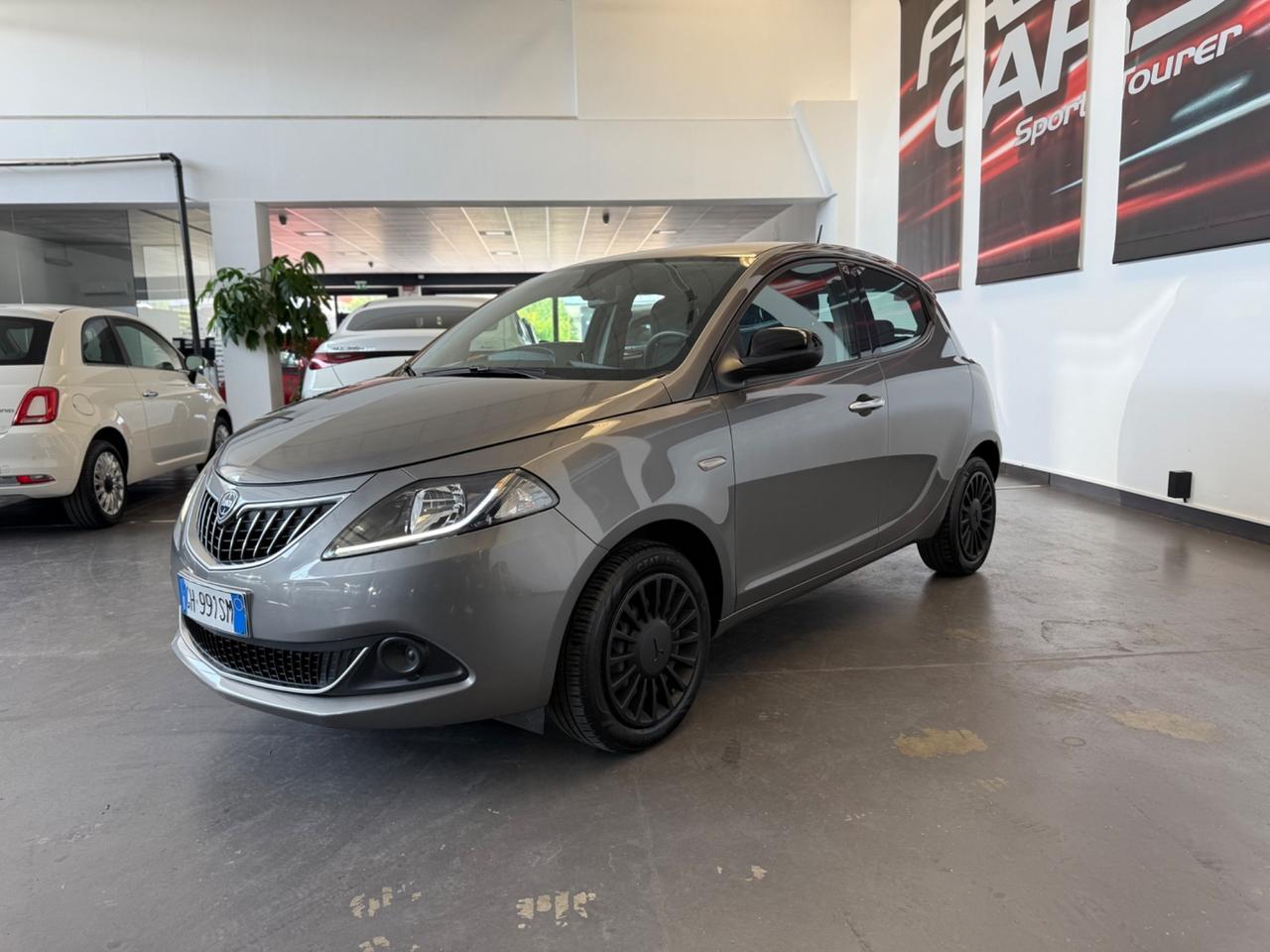 Lancia Ypsilon 1.0 FireFly 5 porte S&S Hybrid Ecochic Silver