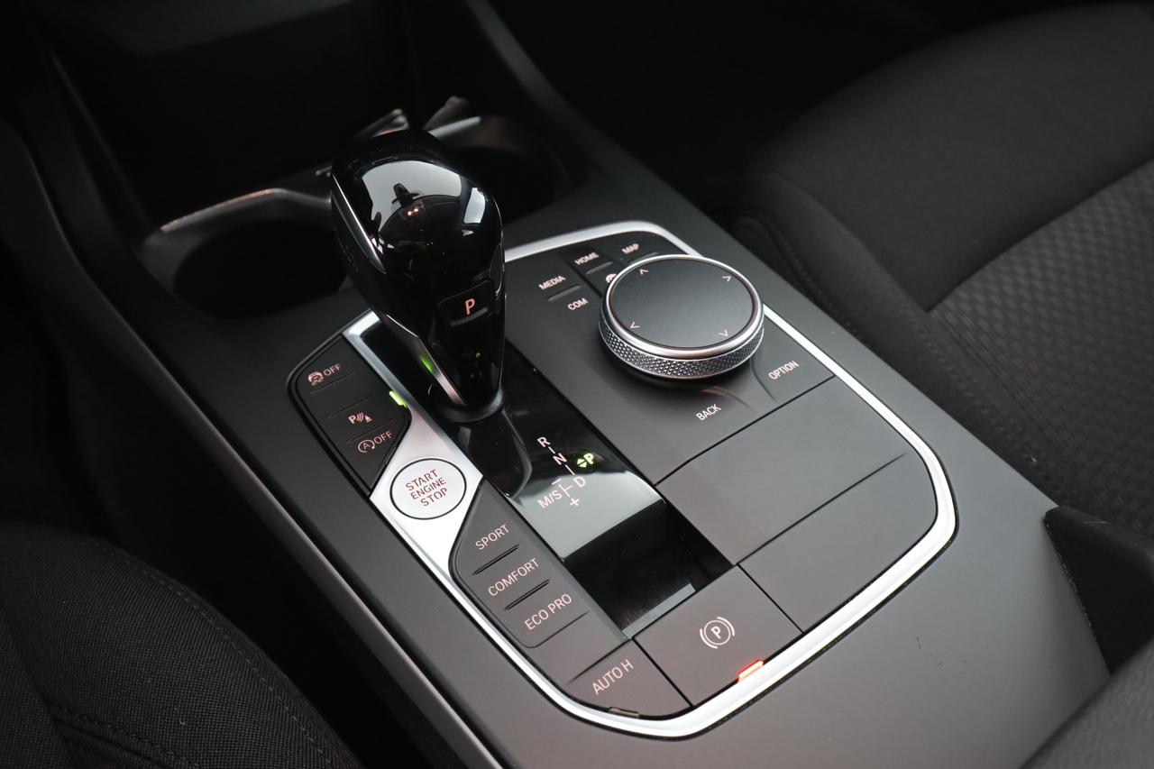 BMW Serie 1 (F40) 116d BUSINESS ADVANTAGE