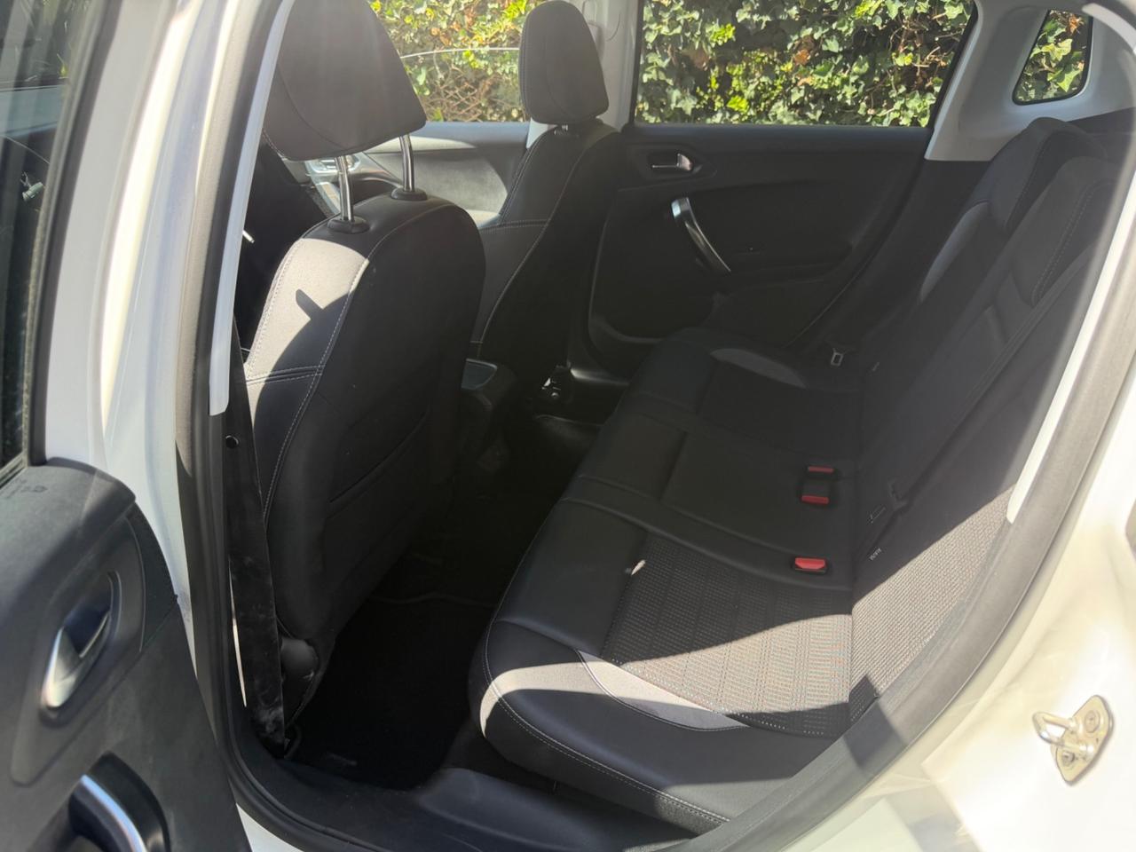 Peugeot 2008 BlueHDi 100 Allure