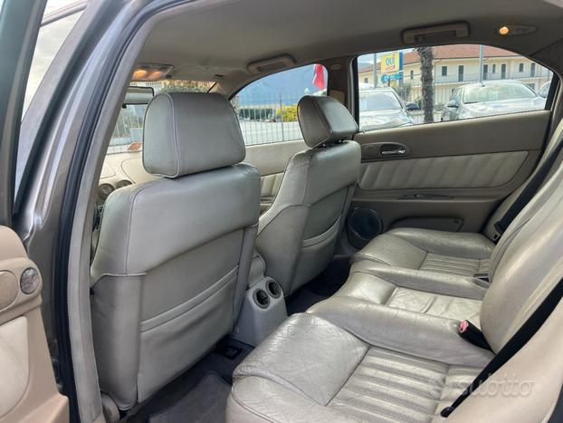ALFA ROMEO 166 2.4 JTD 150CV Distinctive. LEGGI