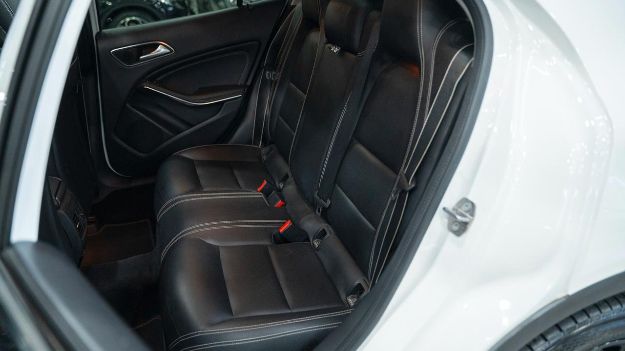 Mercedes-benz GLA 200 D NIGHT EDITION AUTO TETTO CARBONIO NAVI PELLE FULL OPTIONAL
