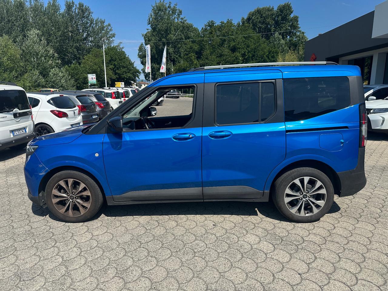 Ford Tourneo Courier 1.0 EcoBoost Titanium