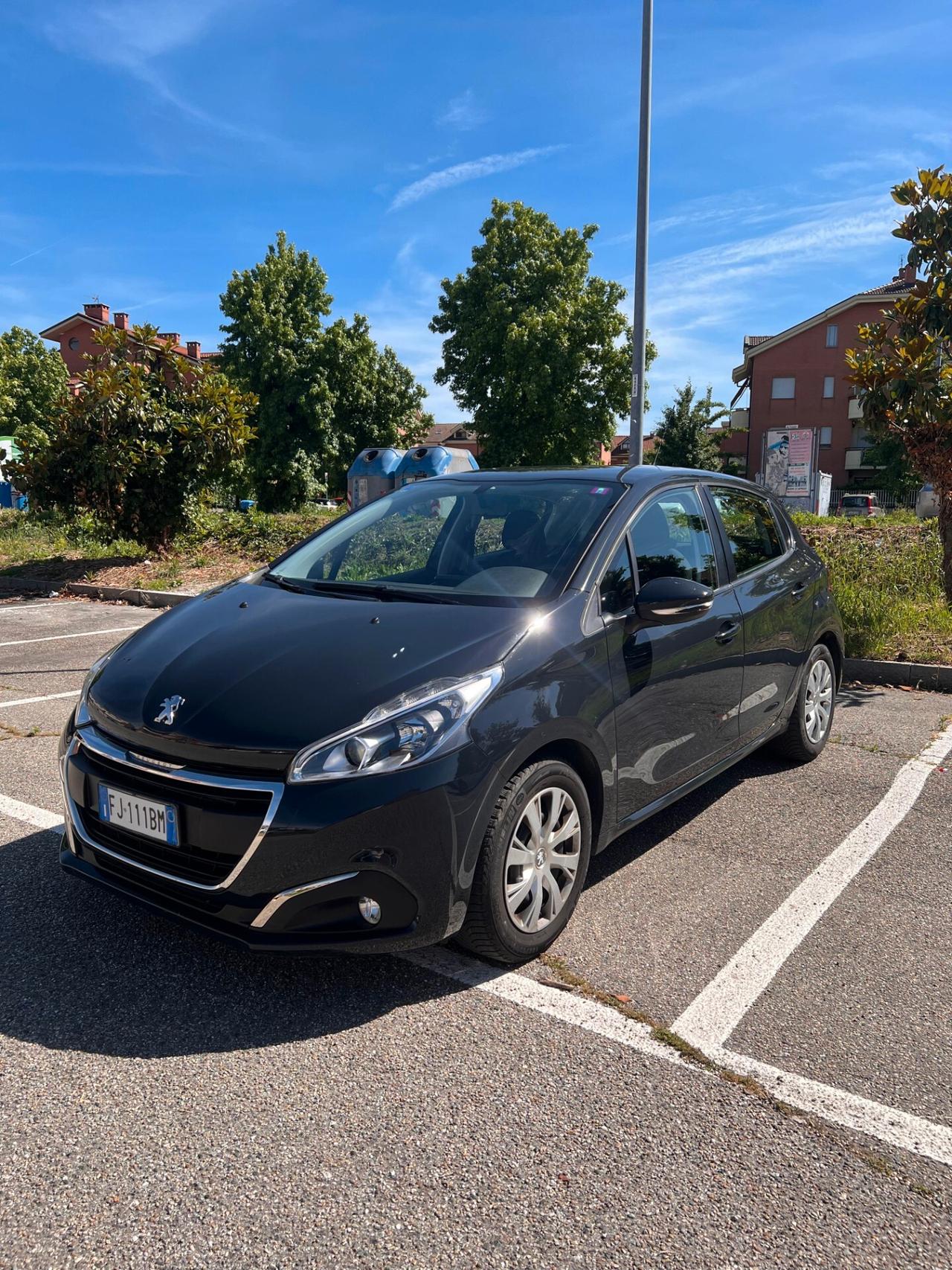 Peugeot 208 PureTech 82 5p. GPL Allure