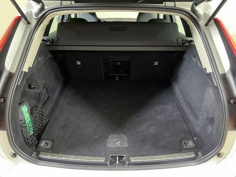 Volvo XC60 B4 D AWD automatico Momentum