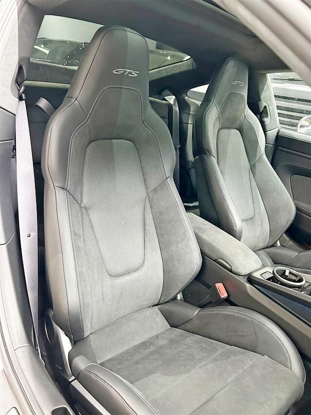 Porsche 911 Carrera GTS