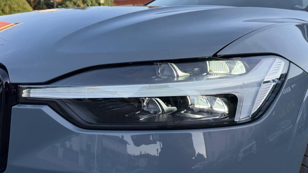 VOLVO XC60 B4 AWD 2.0 ESSENTIAL 197 CV - FULL LED, VIRTUAL COCKPIT, CARPLAY