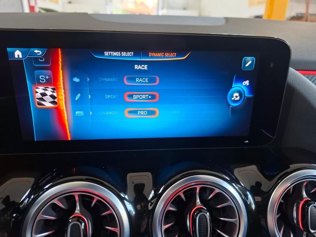 Mercedes-benz GLA 45 AMG 45S 4Matic+ Premium Plus racing