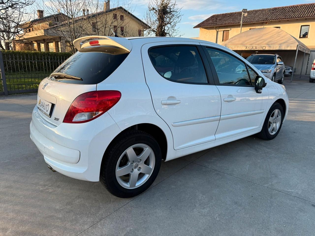 Peugeot 207 5p 1.4 95 CV 74.900 KM