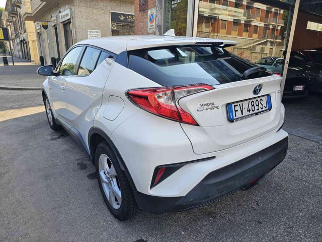 TOYOTA C-HR 1.8 Hybrid E-CVT Business