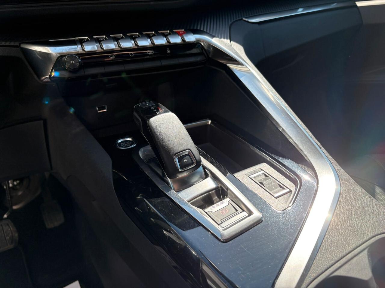 Peugeot 3008 BlueHDi 130 S&S EAT8 Active Pack