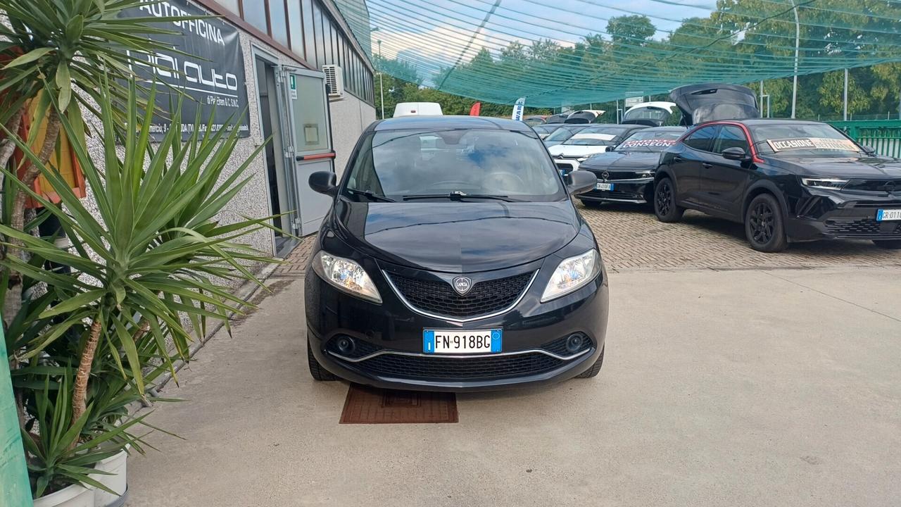Lancia Ypsilon 1.2 69 CV 5 porte GPL Ecochic Silver OK Neopatentati