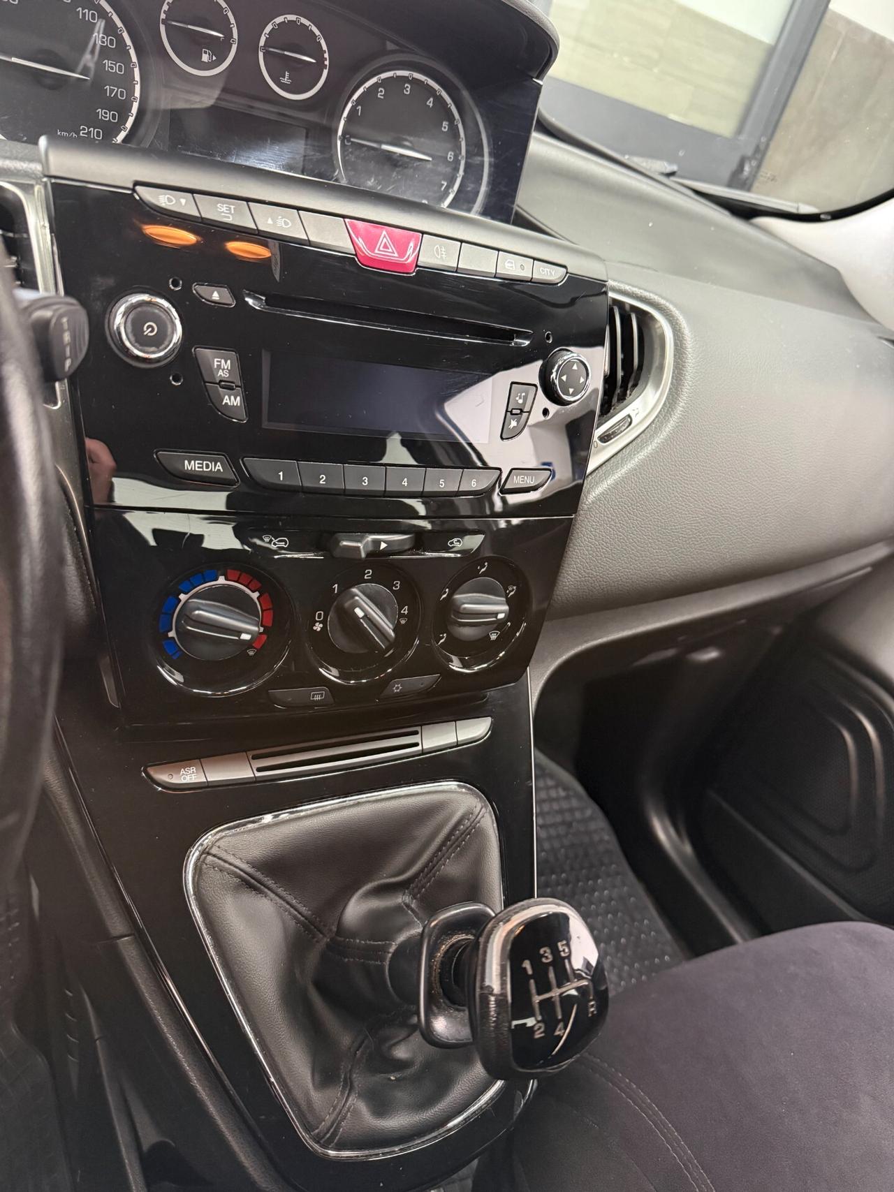 Lancia Ypsilon 1.2 69 CV 5 porte GPL Ecochic Platinum