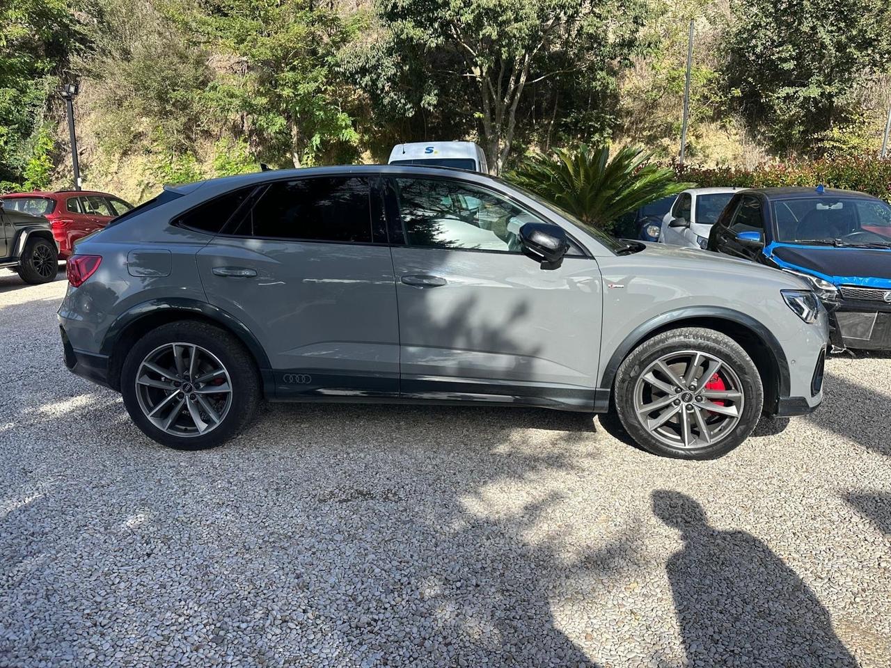 Audi Q3 SPB 40 TDI quattro S tronic Identity Black pano