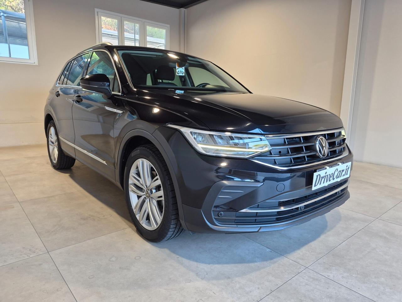 Volkswagen Tiguan 2.0 TDI LIFE 150CV DSG LED APPLE CAR PLAY/ANDROID AUTO ACC AMBIENT LIGHT(30 TONALITÀ) CLIMA 3 ZONE WIRELESS VETRI PRIVACY