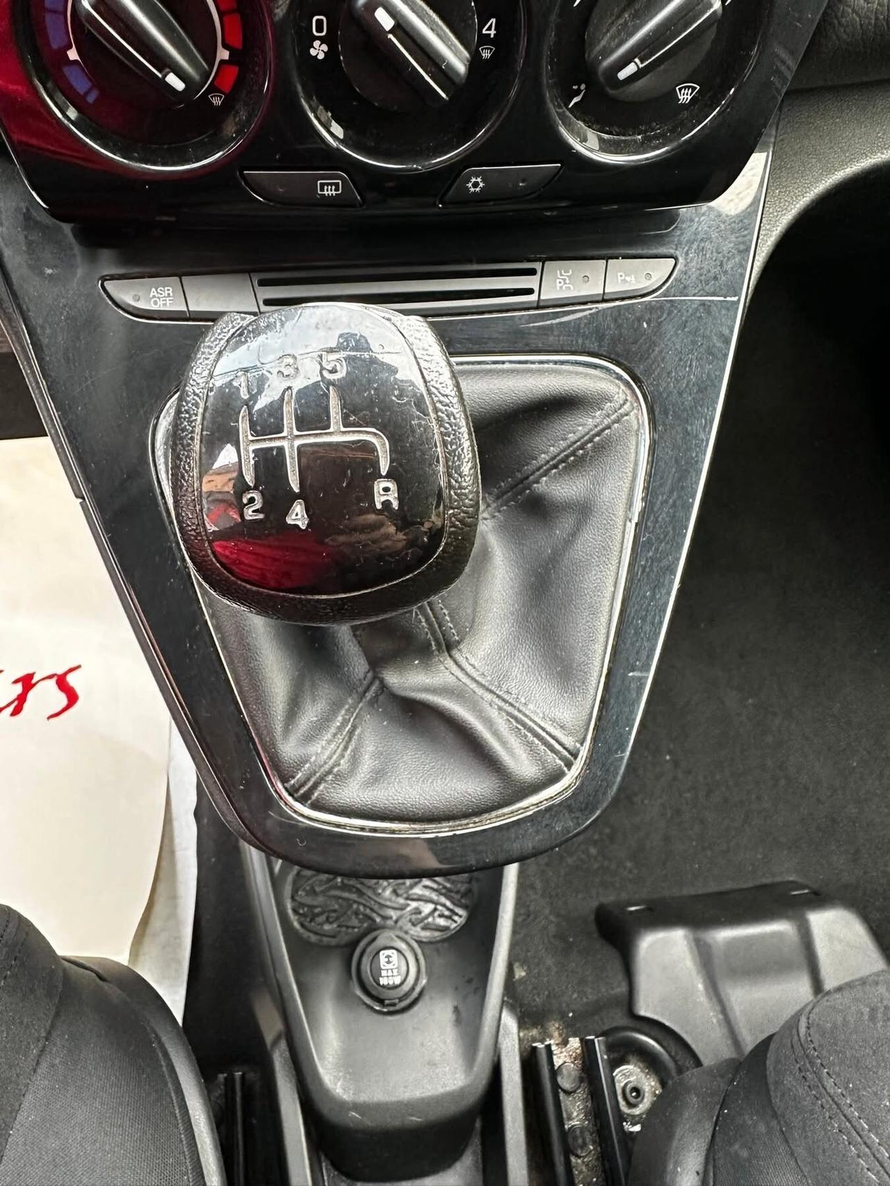 Lancia Ypsilon 0.9 TwinAir 85 CV 5 porte S&S Silver NEOPATENTATI