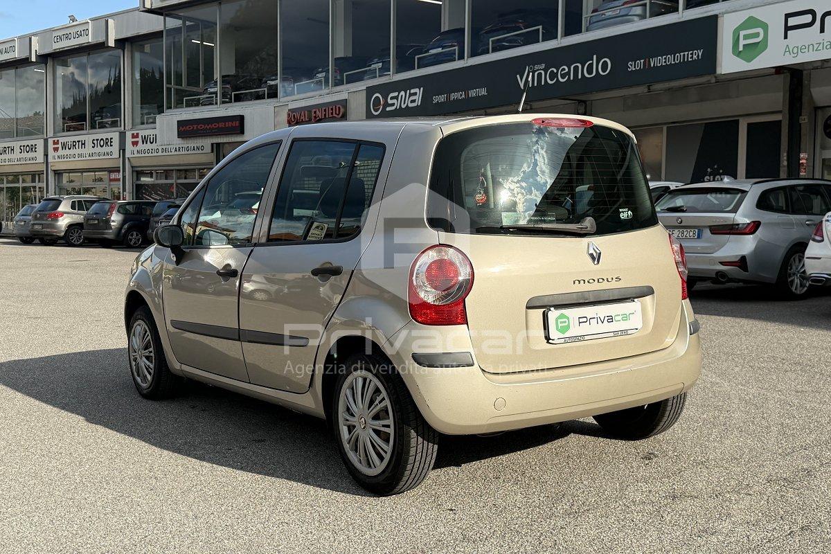 RENAULT Modus 1.2 16V Saint Tropez