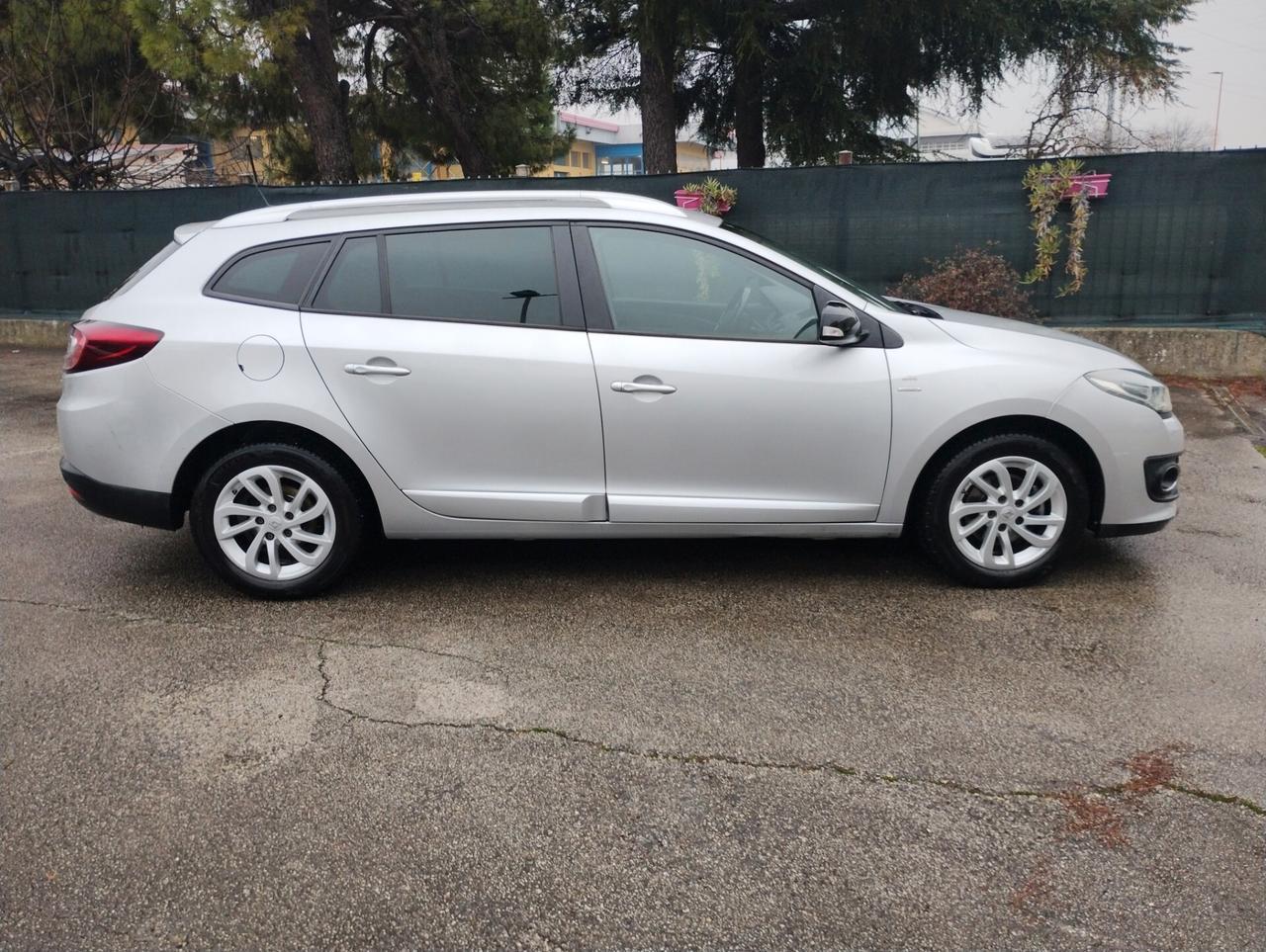 RENAULT MEGANE 1.5 dCI 110CV SportTour Limited 2015