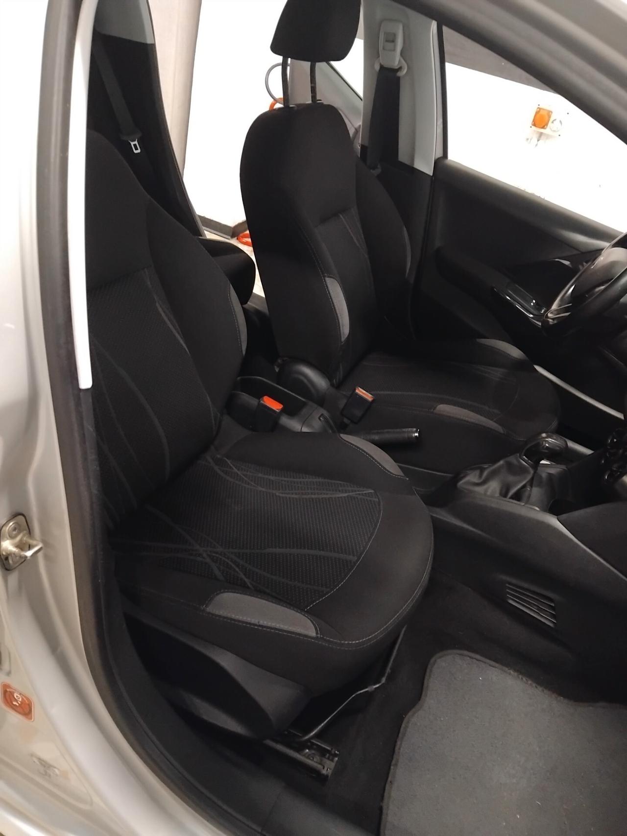 Peugeot 208 1.4 HDi 68 CV 5 porte Allure