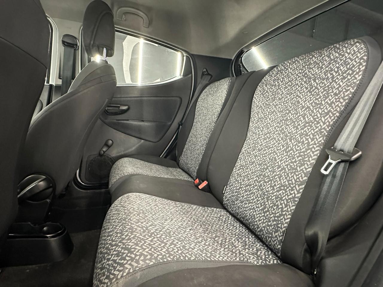 Lancia Ypsilon1.0 69cv hybrid-NEOPATENTATI-KM CERTIFICATI-PERMUT