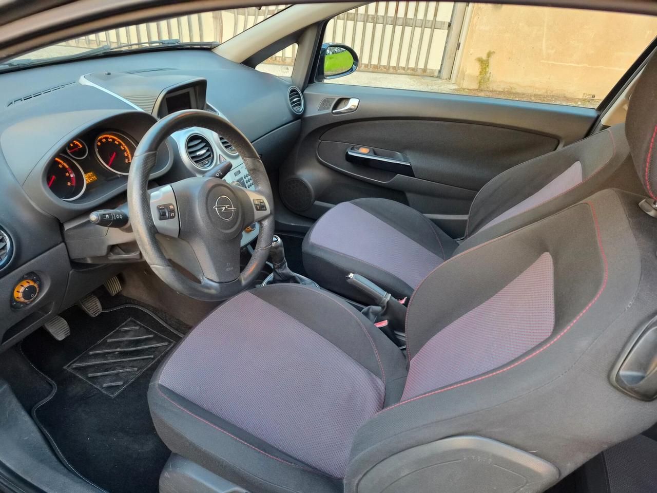 Opel Corsa 1.4 16V 3 porte Sport