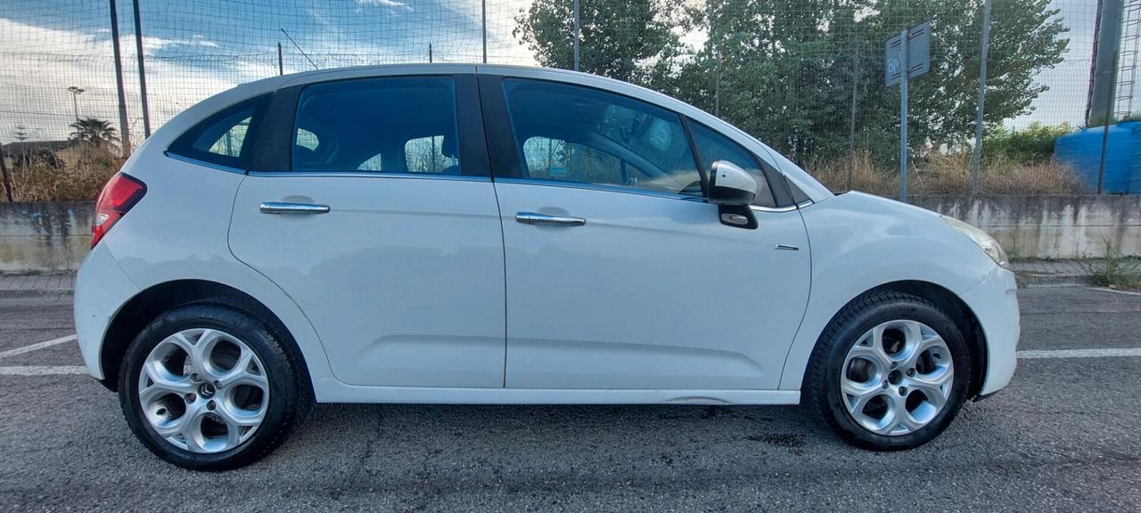 C3 EXCLUSIVE TETTO ZEN IN VETRO 1,4 DIESEL 70 CV NAVIGATORE TELEFONO SENSORI FULL IMPECCABILE