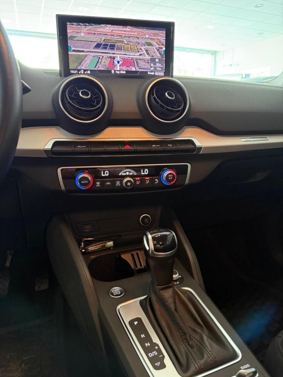 AUDI - Q2 - 30 TDI S tronic Identity Black