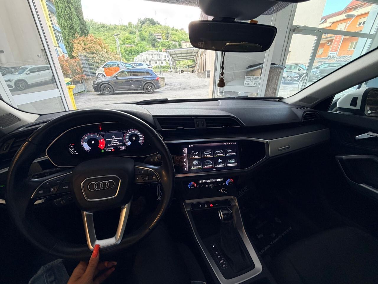 AUDI Q3 35 TDI S TRONIC BUSINESS