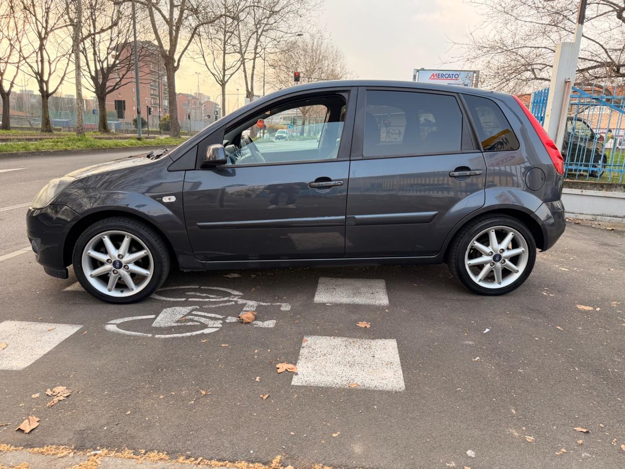 Ford Fiesta 1.2 Benz 5p. Ghia 2008