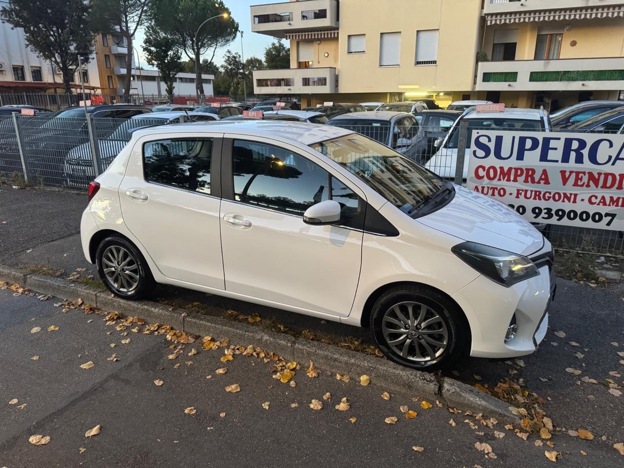 Toyota Yaris 1.0 5 porte neopaten garanzia 12 mesi