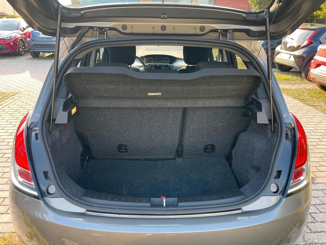 Lancia Ypsilon 1.0 FireFly 5 porte S&S Hybrid Ecochic A. Ferretti