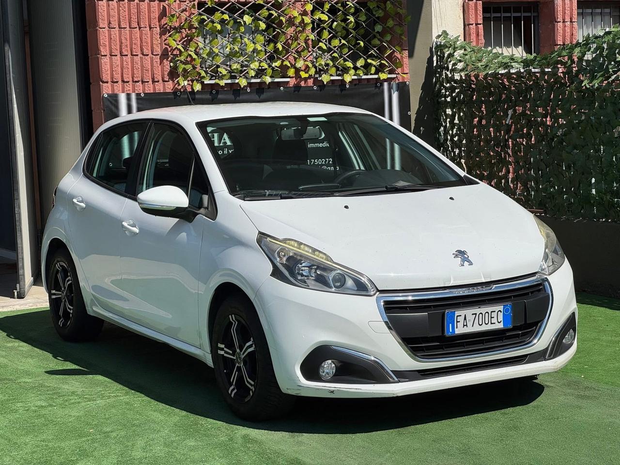 Peugeot 208 1.4 HDi 68 CV 5 porte Allure