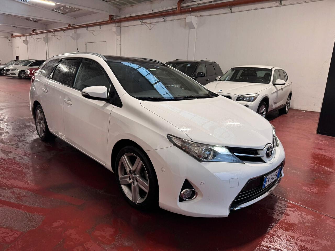 Toyota Auris Touring Sports 2.0 D-4D Lounge NEOPAT