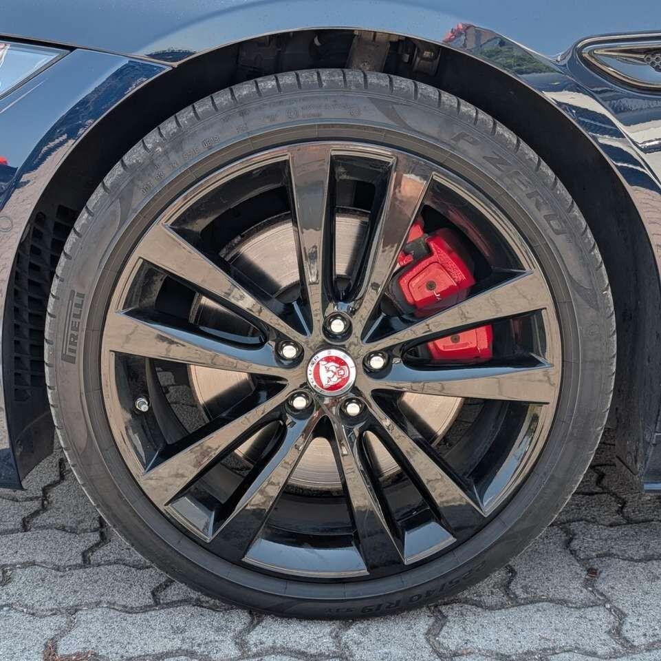 Jaguar XE 2.0 250cv R-Dynamic SE Pelle Navi