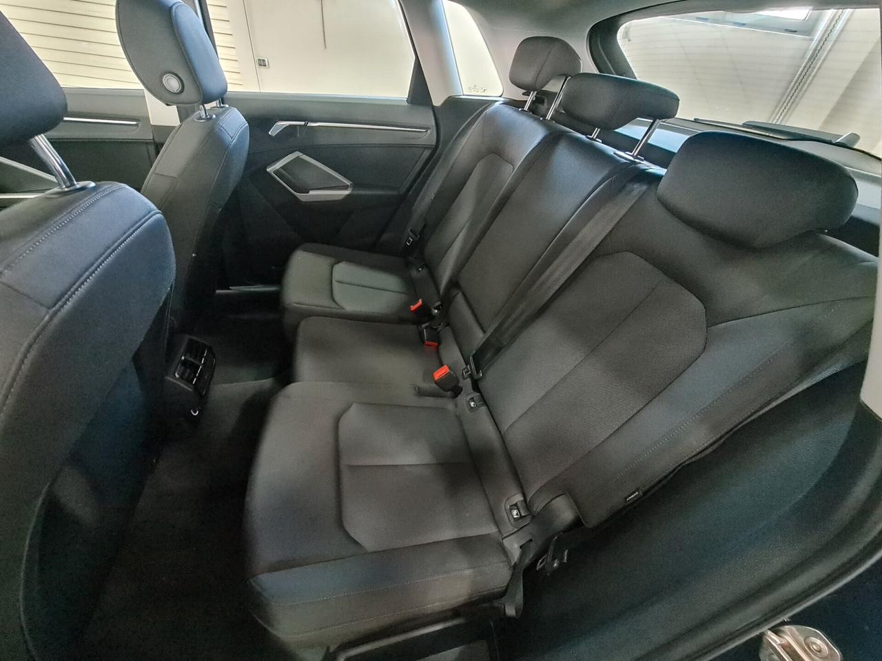 Audi Q3 35 TDI S tronic Business
