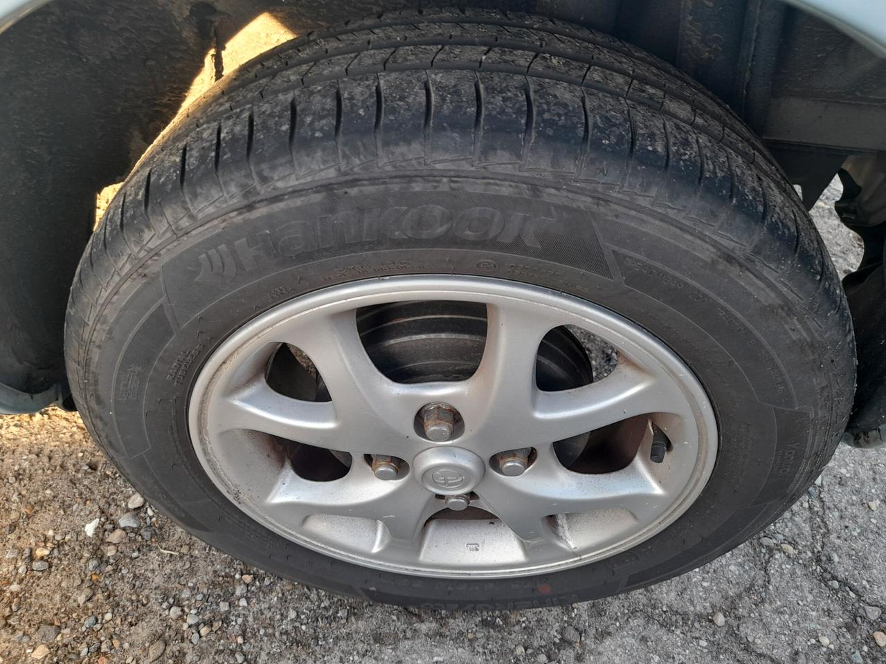 Toyota Yaris 1.0i 16V cat 5 porte Sol