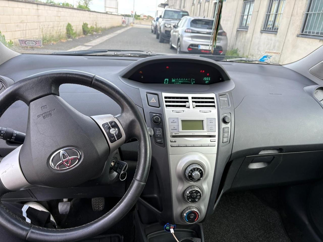 TOYOTA YARIS 1.3benz