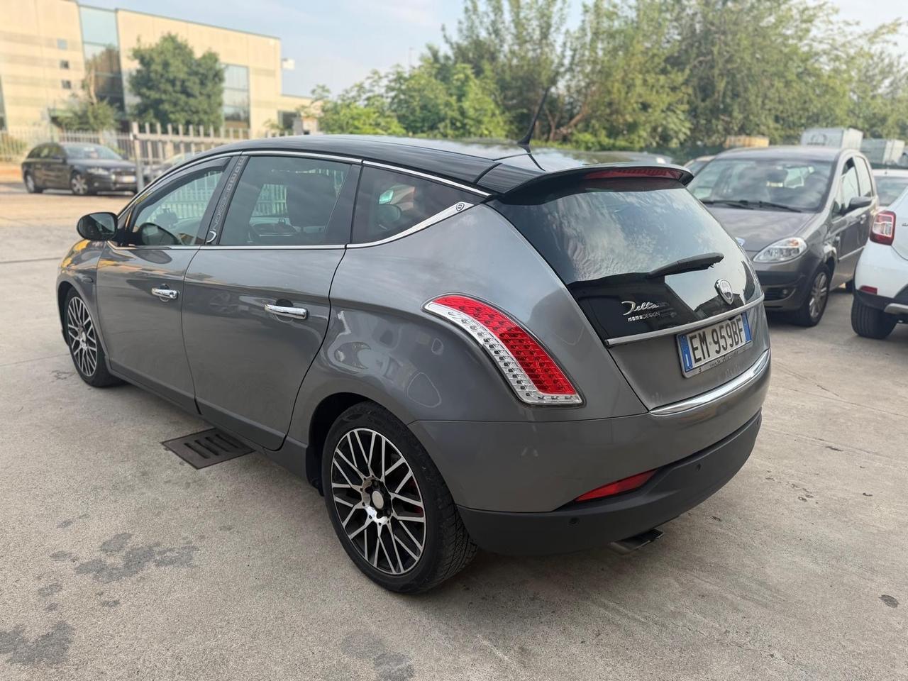 Lancia delta 1.6 diesel automatico anno 2012 km 247.000 ok neopatentati