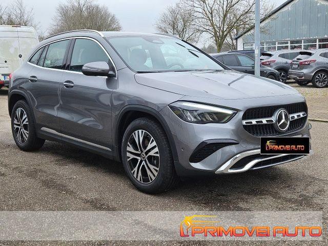 MERCEDES-BENZ GLA 200 Automatic Progressive